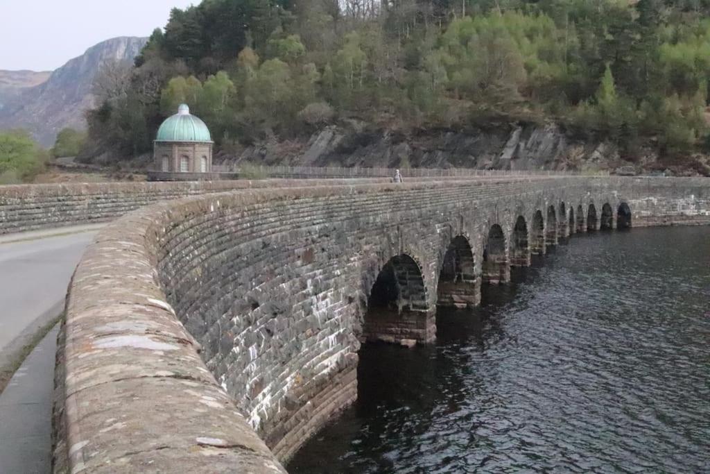 Garn Lodge Ньютаун Экстерьер фото